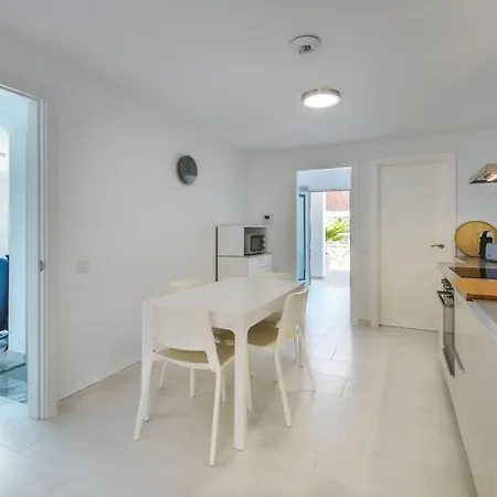 Rosa-soleada Privada Con Piscina Climatizada & Wifi En Tauro-mogan Willa